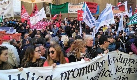 Cinegiornale.net comunicato-slc-cgil-fistel-cisl-su-stato-agitazione-lavoratori-troupes-cineaudiovisivo-ulteriori-3-giornate-di-sciopero-12-13-e-14-agosto-2019 Comunicato SLC-CGIL / FISTeL-CISL su stato agitazione Lavoratori Troupes Cineaudiovisivo – Ulteriori 3 giornate di SCIOPERO: 12, 13 e 14 agosto 2019 News  