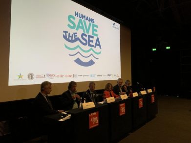 Cinegiornale.net progetto-humans-save-the-sea-il-cinema-italiano-dice-no-alla-plastica PROGETTO “HUMANS SAVE THE SEA”: IL CINEMA ITALIANO DICE NO ALLA PLASTICA Cinema News  