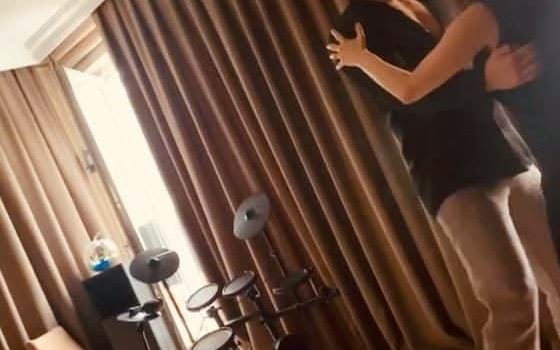 Cinegiornale.net can-yaman-quando-i-belli-ballano-il-tango-e-lo-fanno-con-classe-560x350 Can Yaman: quando i belli ballano il tango e lo fanno con classe Cinema News  