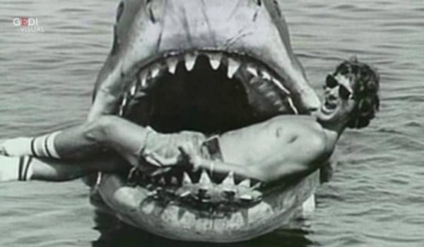 Cinegiornale.net lo-squalo-il-film-di-steven-spielberg-compie-45-anni-600x350 Lo Squalo | Il film di Steven Spielberg compie 45 anni Cinema News  