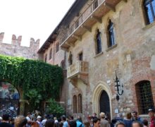 Cinegiornale.net wonder-woman-si-affaccia-al-balcone-di-giulietta-a-verona-220x180 Wonder Woman si affaccia al balcone di Giulietta a Verona Cinema News  