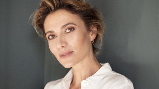 Cinegiornale.net anna-foglietta-lattrice-madrina-al-festival-del-cinema-di-venezia Anna Foglietta: l’attrice madrina al Festival del Cinema di Venezia News  