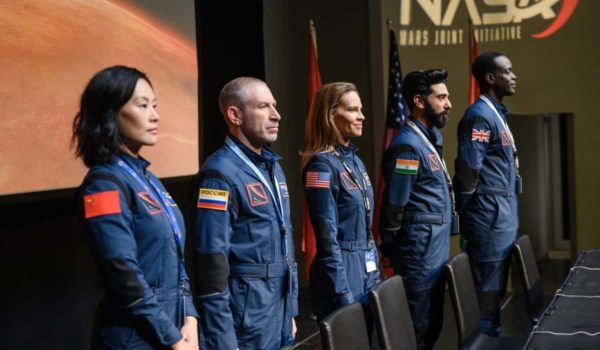 Cinegiornale.net away-il-teaser-trailer-della-serie-netflix-con-hilary-swank-600x350 Away: il teaser trailer della serie Netflix con Hilary Swank News  