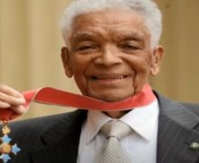 Cinegiornale.net earl-cameron-lattore-e-morto-alleta-di-102-anni-220x180 Earl Cameron: l’attore è morto all’età di 102 anni News  