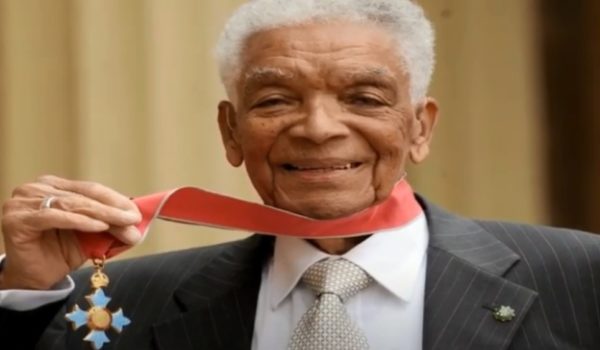 Cinegiornale.net earl-cameron-lattore-e-morto-alleta-di-102-anni-600x350 Earl Cameron: l’attore è morto all’età di 102 anni News  