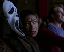 Cinegiornale.net scream-neve-campbell-e-di-nuovo-sidney-prescott-nel-reboot-del-film-cult-220x180 Scream | Neve Campbell è di nuovo Sidney Prescott nel reboot del film cult Cinema News  