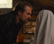 Cinegiornale.net halloween-millie-bobby-brown-ricrea-una-scena-di-stranger-things-220x180 Halloween: Millie Bobby Brown ricrea una scena di Stranger Things News  