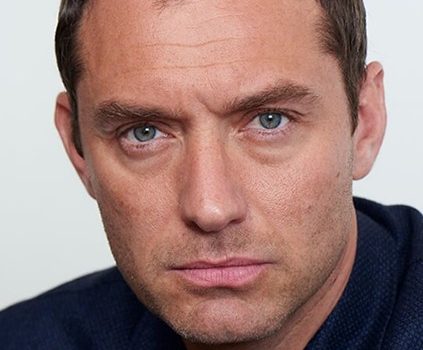 Cinegiornale.net jude-law-tra-successi-e-impegno-biografia-di-un-grande-artista-423x350 Jude Law | Tra successi e impegno, biografia di un grande artista News  