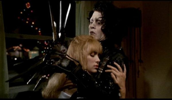 Cinegiornale.net edward-mani-di-forbice-johnny-depp-lamicizia-con-tim-burton-e-la-storia-con-wynona-ryder-600x350 Edward mani di forbice: Johnny Depp, l’amicizia con Tim Burton e la storia con Wynona Ryder Curiosità News  