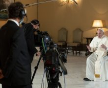 Cinegiornale.net netflix-in-arrivo-una-docuserie-tratta-dal-libro-scritto-da-papa-francesco-220x180 Netflix: in arrivo una docuserie tratta dal libro scritto da Papa Francesco News  