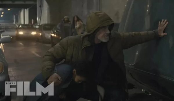 Cinegiornale.net samaritan-sylvester-stallone-e-un-supereroe-nella-prima-immagine-del-film-600x350 Samaritan: Sylvester Stallone è un supereroe nella prima immagine del film News  