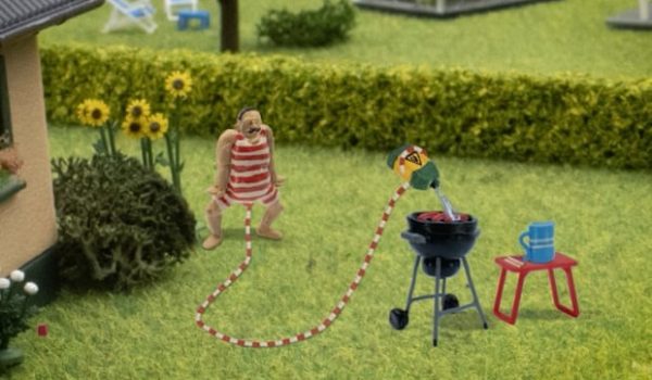 Cinegiornale.net una-serie-per-bambini-ha-come-protagonista-un-uomo-dal-pene-lunghissimo-scoppia-la-polemica-in-danimarca-video-600x350 Una serie per bambini ha come protagonista un uomo dal pene lunghissimo: scoppia la polemica in Danimarca [VIDEO] News Serie-tv  