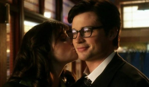 Cinegiornale.net arrowverse-ecco-la-lois-lane-di-smallville-sul-set-del-crossover-foto-600x350 Arrowverse: ecco la Lois Lane di Smallville sul set del crossover [FOTO] News Serie-tv  