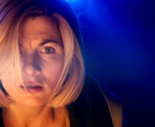 Cinegiornale.net doctor-who-il-ritorno-di-jodie-whittaker-nel-trailer-ufficiale-della-dodicesima-stagione-220x180 Doctor Who: il ritorno di Jodie Whittaker nel trailer ufficiale della dodicesima stagione News Serie-tv  