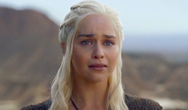 Cinegiornale.net il-trono-di-spade-la-confessione-di-emilia-clarke-volevano-che-mi-denudassi-per-non-deludere-i-fan-600x350 Il Trono di Spade, la confessione di Emilia Clarke: «Volevano che mi denudassi per non deludere i fan» News Serie-tv  