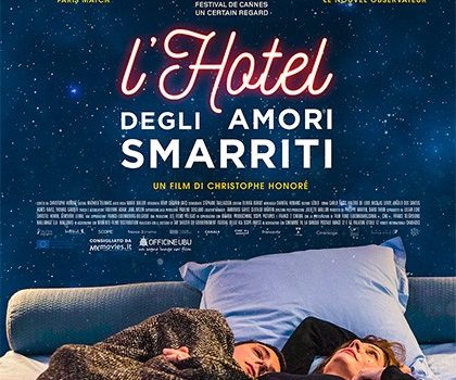 Cinegiornale.net lhotel-degli-amori-smarriti-la-recensione-del-film-di-christophe-honore-420x350 L’hotel degli amori smarriti | la recensione del film di Christophe Honoré Cinema News Recensioni  