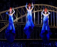 Cinegiornale.net priscilla-la-regina-del-deserto-energia-paillettes-e-tante-risate-al-teatro-brancaccio-dal-12-al-15-dicembre-2019-220x180 Priscilla La Regina del Deserto: energia, paillettes e tante risate al Teatro Brancaccio dal 12 al 15 Dicembre 2019 News  