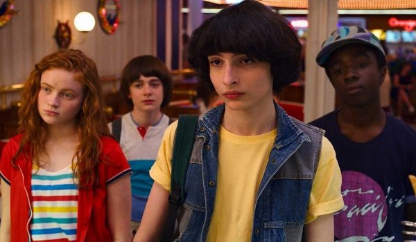 Cinegiornale.net stranger-things-una-nuova-foto-pubblicata-su-twitter-manda-i-fan-in-agitazione-600x350 Stranger Things: una nuova foto pubblicata su Twitter manda i fan in agitazione News Serie-tv  