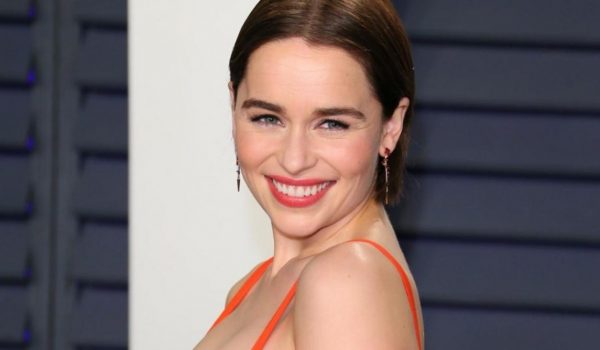 Cinegiornale.net coronavirus-cena-virtuale-con-emilia-clarke-a-chi-dona-fondi-per-gli-ospedali-inglesi-600x350 Coronavirus: cena virtuale con Emilia Clarke a chi dona fondi per gli ospedali inglesi News  