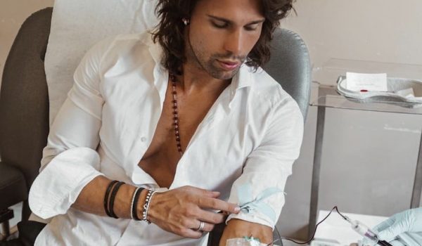 Cinegiornale.net luca-onestini-in-ospedale-ago-al-braccio-e-sangue-che-scorre-lestremo-gesto-600x350 Luca Onestini in ospedale: ago al braccio e sangue che scorre | L’estremo gesto Gossip News  