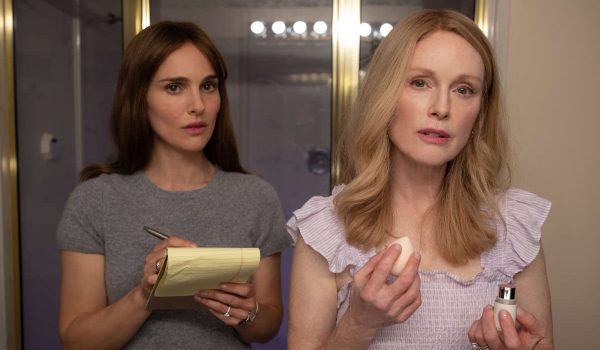 Cinegiornale.net may-december-a-cannes-76-la-recensione-del-film-di-todd-haynes-con-julianne-moore-e-natalie-portman-600x350 May December a Cannes 76: la recensione del film di Todd Haynes con Julianne Moore e Natalie Portman News Recensioni Trailers  