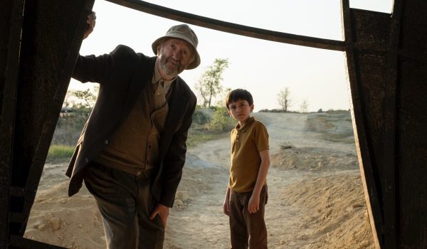 Cinegiornale.net tales-from-the-loop-recensione-della-serie-amazon-con-jonathan-pryce-600x350 Tales from the loop: recensione della serie Amazon con Jonathan Pryce News Recensioni Serie-tv  