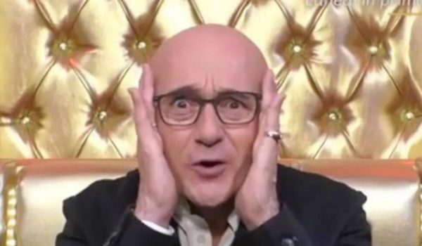 Cinegiornale.net tu-mi-leccavi-il-seere-due-ex-vipponi-litigano-al-compleanno-di-alfonso-signorini-video-600x350 “Tu mi leccavi il se**ere”: due ex vipponi litigano al compleanno di Alfonso Signorini (VIDEO) Gossip News  