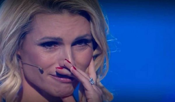 Cinegiornale.net lo-fanno-davanti-a-lei-sfregio-a-michelle-hunziker-tutti-senza-parole-600x350 “Lo fanno davanti a lei”: sfregio a Michelle Hunziker | Tutti senza parole Gossip News  