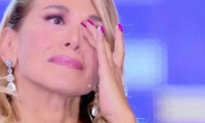 Cinegiornale.net lontana-dalla-tv-cosa-sta-succedendo-a-barbara-durso-spunta-la-verita “Lontana dalla TV”: cosa sta succedendo a Barbara d’Urso | Spunta la verità Gossip News  