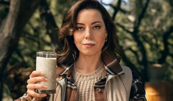 Cinegiornale.net pesanti-accuse-per-aubrey-plaza-violata-la-legge-federale-degli-usa-tutta-colpa-del-latte-600x350 Pesanti accuse per Aubrey Plaza: violata la legge federale degli USA | Tutta colpa del latte Gossip News  