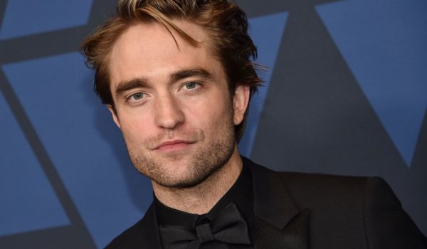 Cinegiornale.net robert-pattinson-lattore-di-the-batman-positivo-al-covid-600x350 Robert Pattinson: l’attore di The Batman positivo al Covid News  