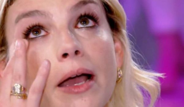 Cinegiornale.net viscidi-e-cattivi-emma-si-scaglia-contro-il-web-sfogo-durissimo-600x350 “Viscidi e cattivi”: Emma si scaglia contro il web | Sfogo durissimo Gossip News  