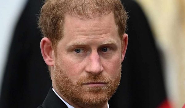Cinegiornale.net abbandonato-da-tutti-harry-messo-allangolo-gli-voltano-le-spalle-anche-loro-600x350 “Abbandonato da tutti”: Harry messo all’angolo | Gli voltano le spalle anche loro Gossip News  