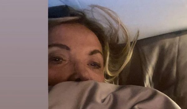 Cinegiornale.net allarme-simona-izzo-ridotta-a-letto-non-si-riprende-la-foto-da-brividi-mette-paura-600x350 Allarme Simona Izzo ridotta a letto: “Non si riprende” | La foto da brividi mette paura Gossip News  