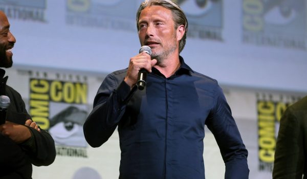 Cinegiornale.net animali-fantastici-3-mads-mikkelsen-sarebbe-stupido-copiare-johnny-depp-600x350 Animali Fantastici 3, Mads Mikkelsen: “Sarebbe stupido copiare Johnny Depp” News  