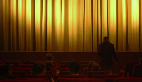 Cinegiornale.net cinema-aperto-per-la-messa-pasquale-in-diretta-scoppia-la-polemica-600x350 Cinema aperto per la messa pasquale in diretta: scoppia la polemica Cinema News  