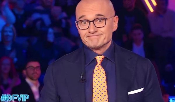 Cinegiornale.net entra-nel-cast-alfonso-signorini-lo-scippa-a-uomini-e-donne-contratto-pronto-600x350 “Entra nel cast”: Alfonso Signorini lo scippa a Uomini e Donne | Contratto pronto Gossip News  