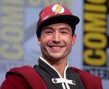 Cinegiornale.net ezra-miller-la-star-di-the-flash-aggiorna-i-fan-sulla-sua-situazione-legale-sono-stato-preso-di-mira-ingiustamente-220x180 Ezra Miller, la star di The Flash aggiorna i fan sulla sua situazione legale: “Sono stato preso di mira ingiustamente” News  