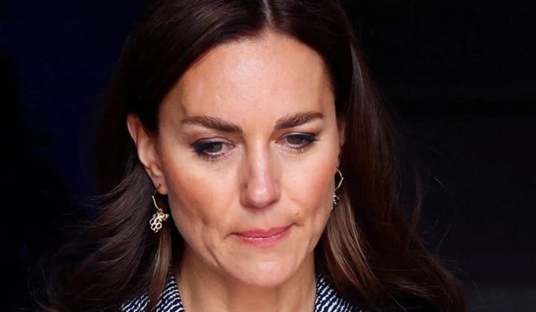Cinegiornale.net kate-middleton-disperata-esclusa-dalla-tribuna-donore-reale-spaccatura-gravissima-nella-famiglia-reale-600x350 Kate Middleton disperata: “Esclusa dalla tribuna d’onore reale” | Spaccatura gravissima nella famiglia reale Gossip News  