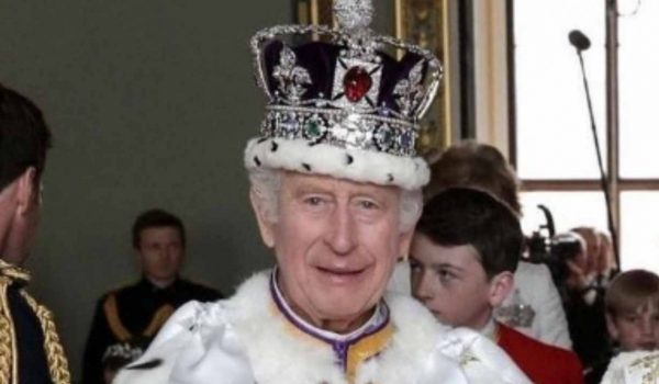 Cinegiornale.net lo-scudiero-di-re-carlo-iii-manda-in-estasi-i-fan-della-royal-family-ecco-chi-e-600x350 Lo scudiero di Re Carlo III manda in estasi i fan della Royal Family | Ecco chi è Gossip News  