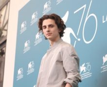 Cinegiornale.net met-gala-2021-timothee-chalamet-co-conduttore-della-nuova-edizione-220x180 Met Gala 2021: Timothée Chalamet co-conduttore della nuova edizione News  
