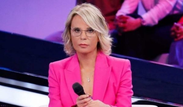 Cinegiornale.net programma-sconvolto-cambia-tutto-per-maria-de-filippi-tutti-senza-parole-600x350 “Programma sconvolto”: cambia tutto per Maria De Filippi | Tutti senza parole Gossip News  