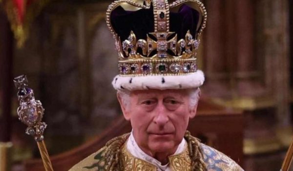 Cinegiornale.net furto-a-buckingham-palace-imbarazzo-e-sgomento-a-corte-coinvolta-una-star-della-musica-600x350 Furto a Buckingham Palace: imbarazzo e sgomento a corte | Coinvolta una star della musica Gossip News  