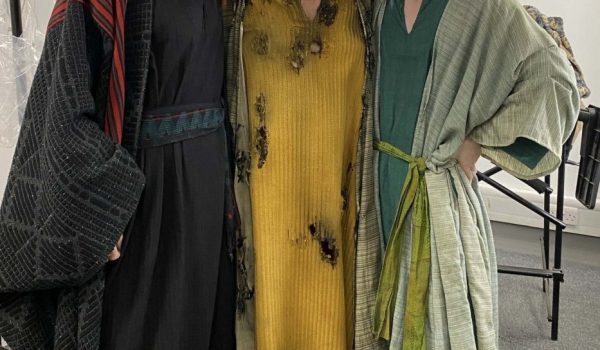 Cinegiornale.net good-omens-la-foto-dal-dietro-le-quinte-del-set-della-seconda-stagione-600x350 Good Omens: la foto dal dietro le quinte del set della seconda stagione News  