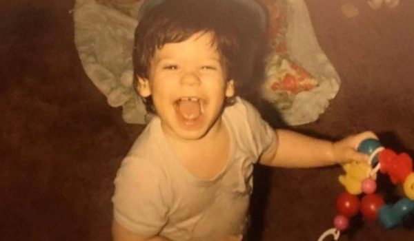 Cinegiornale.net lo-riconosci-questo-sorridente-bambino-oggi-e-il-piu-bello-di-tutta-la-tv-italiana-600x350 Lo riconosci questo sorridente bambino? Oggi è il più bello di tutta la tv italiana Gossip News  