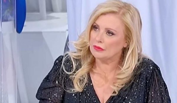 Cinegiornale.net mandatela-via-e-una-donna-cattiva-attaccata-senza-pieta-tina-cipollari-caos-in-studio-600x350 “Mandatela via, è una donna cattiva”: attaccata senza pietà Tina Cipollari | Caos in studio Gossip News  