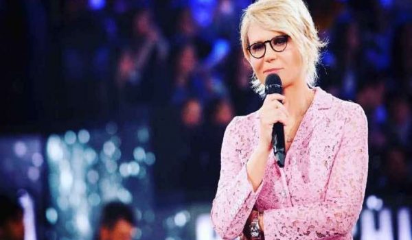 Cinegiornale.net maria-de-filippi-la-gaffe-in-vacanza-e-clamorosa-scoppia-il-caso-mediatico-600x350 Maria De Filippi, la gaffe in vacanza è clamorosa: scoppia il caso mediatico Gossip News  