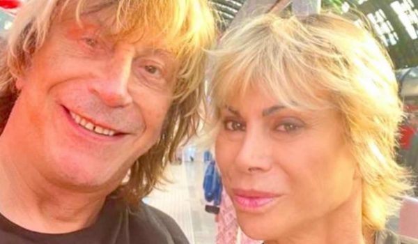 Cinegiornale.net nessun-frustino-ma-retroscena-piccante-di-carmen-russo-ed-enzo-paolo-turchi-la-passione-ancora-ce-600x350 “Nessun frustino ma…”: retroscena piccante di Carmen Russo ed Enzo Paolo Turchi | La passione ancora c’è Gossip News  