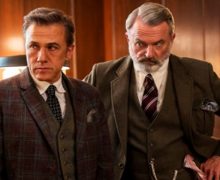 Cinegiornale.net the-portable-door-christoph-waltz-e-sam-neill-nella-prima-immagine-del-film-220x180 The Portable Door: Christoph Waltz e Sam Neill nella prima immagine del film News  