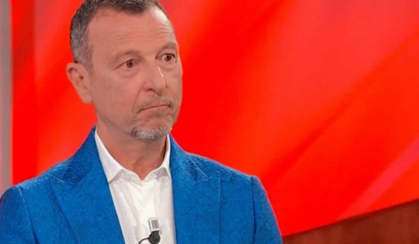 Cinegiornale.net figuraccia-ad-affari-tuoi-amadeus-scioccato-dallaccaduto-mai-successo-prima-600x350 Figuraccia ad Affari tuoi: Amadeus scioccato dall’accaduto | Mai successo prima Gossip News  